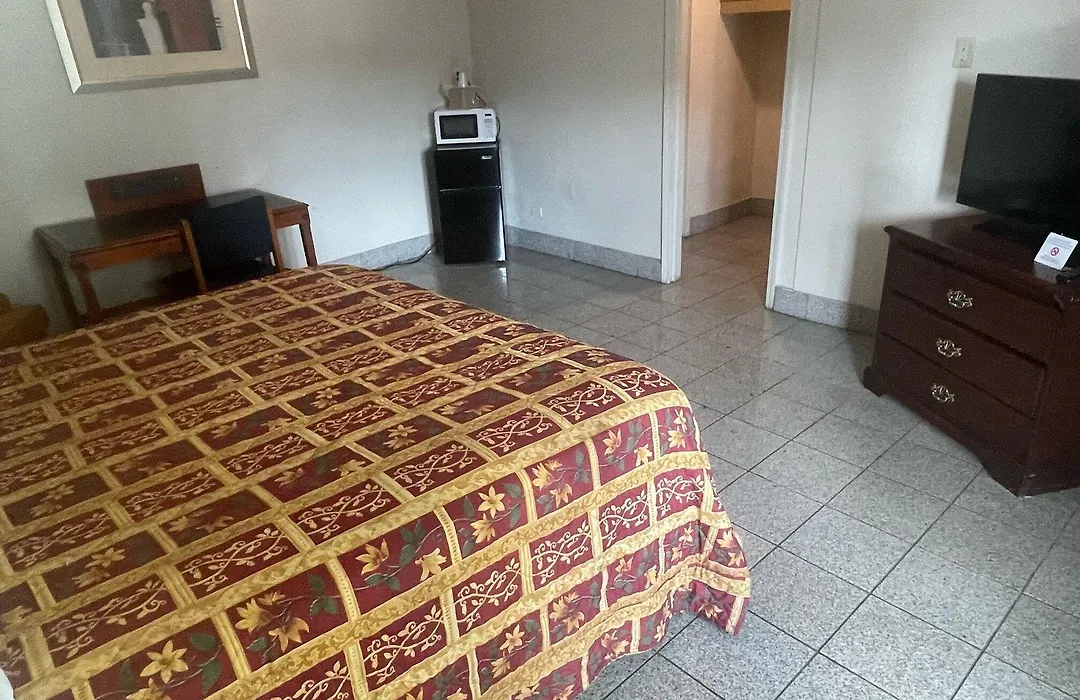 Budgetel Inn And Suites - Louisville-1